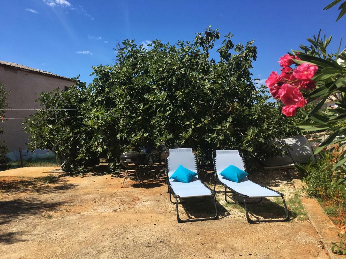 Apartment Azriel Vir Εξωτερικό φωτογραφία